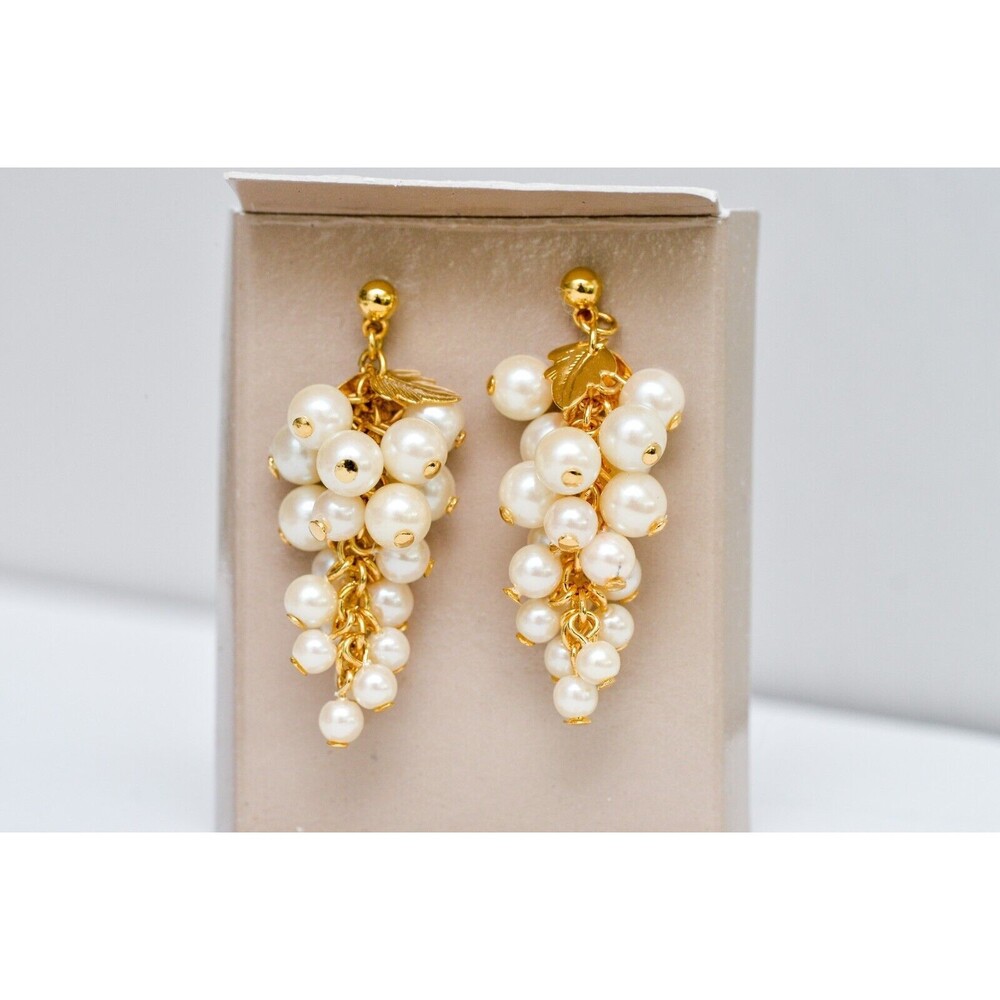 Avon Vintage Frosted grapes earrings surgical steel post faux pearls gold tone - Picture 2 of 7